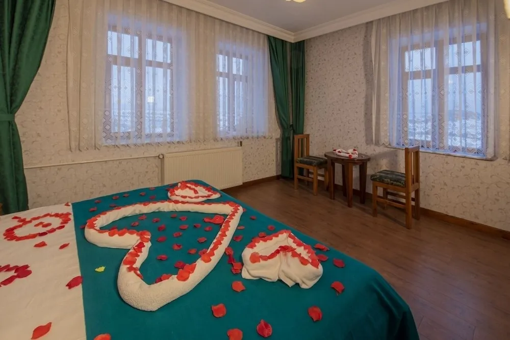 Üç Kişilik Oda