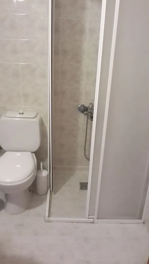 Üç Kişilik Oda