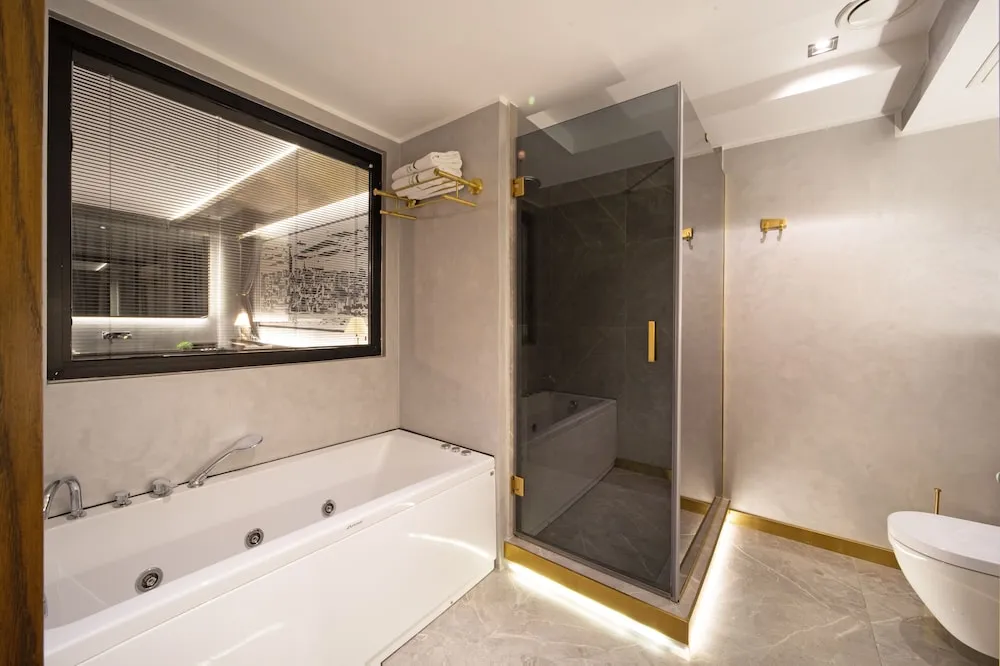 Junior Süit, 1 En Büyük (King) Boy Yatak, Sıcak Su Küveti