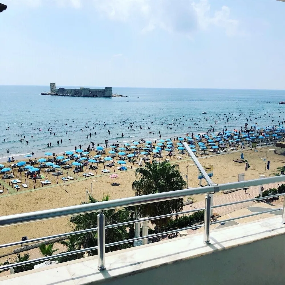 Üç Kişilik Oda