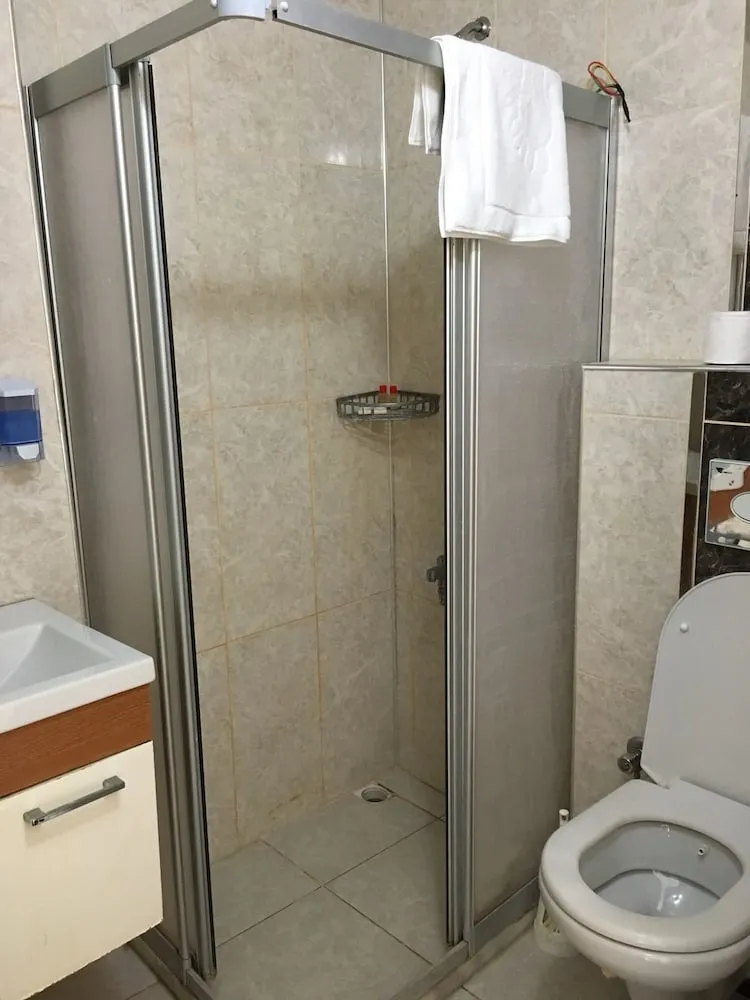 Üç Kişilik Oda