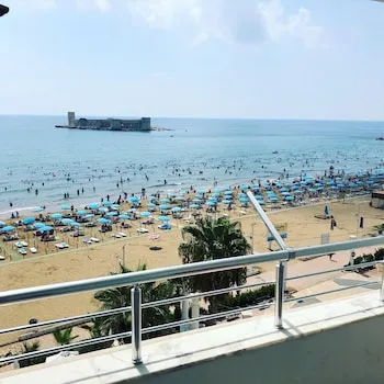 Peri Hotel