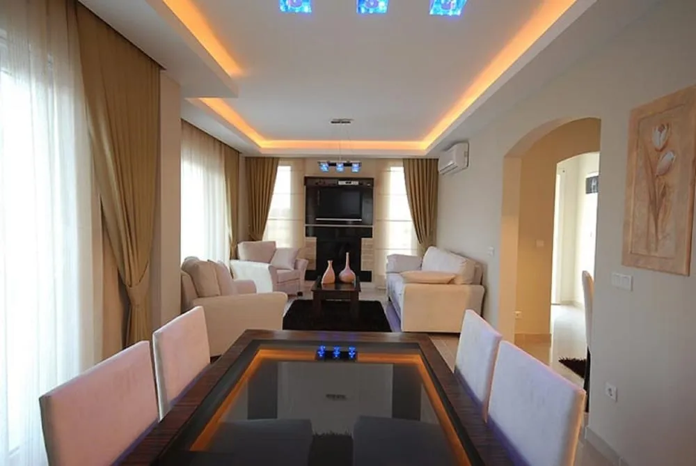 Luxury Apart Daire, 2 Yatak Odası, Mutfak, Havuz Manzaralı