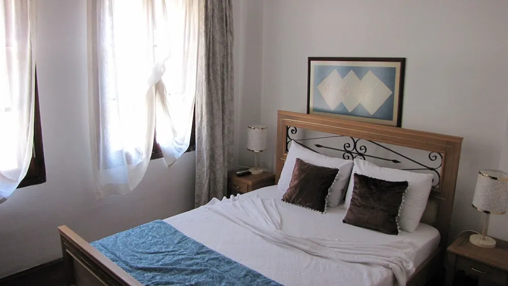 Standard Tek Büyük Yataklı Oda