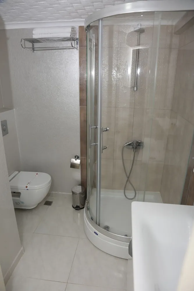 Standard Tek Büyük veya İki Ayrı Yataklı Oda, Kısmi Deniz Manzaralı