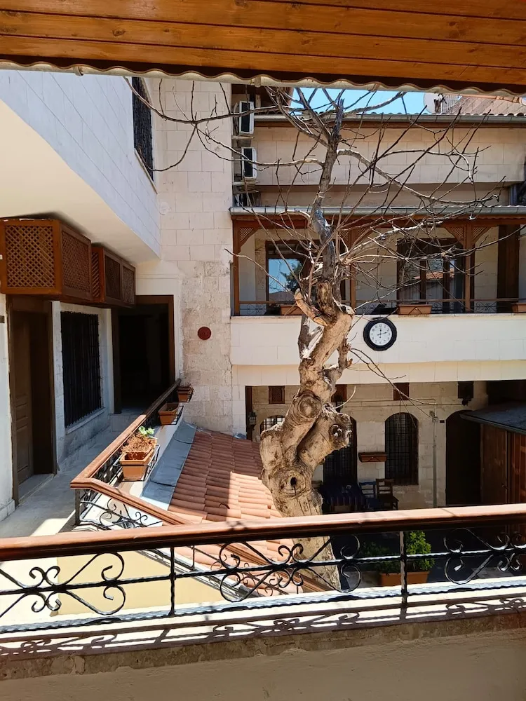 Family Üç Kişilik Oda, Avlu Manzaralı