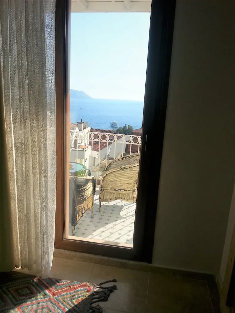 Design Tek Büyük Yataklı Oda, Deniz Manzaralı