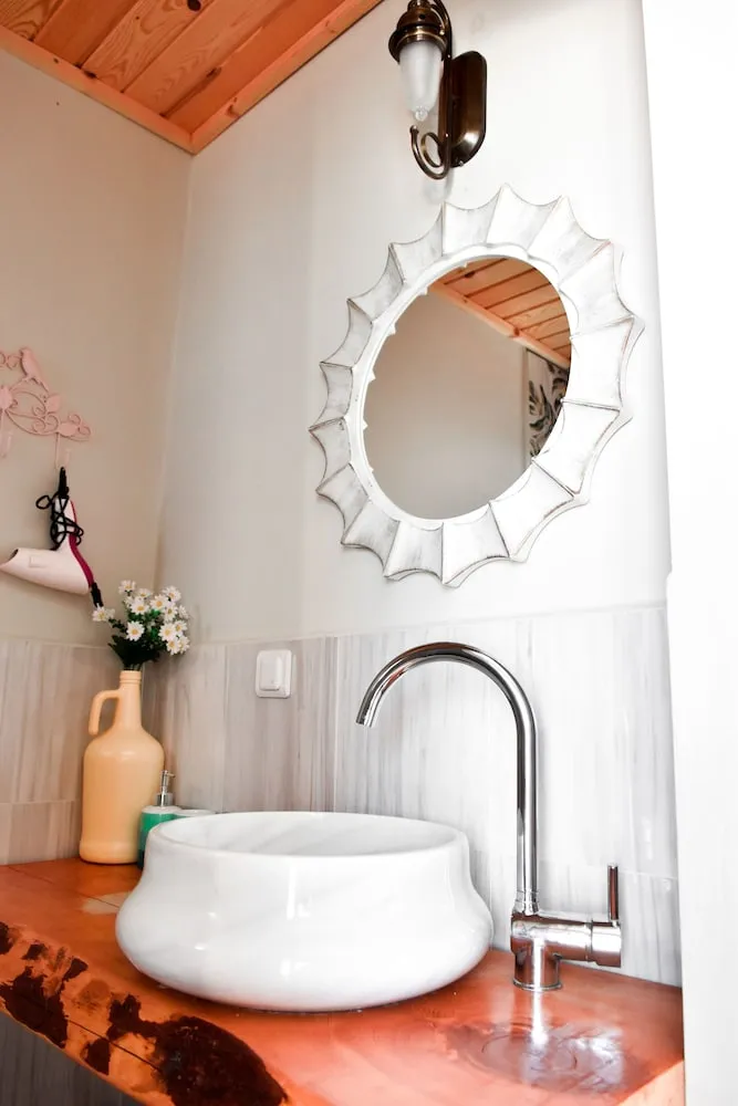 Design Tek Büyük Yataklı Oda, Deniz Manzaralı