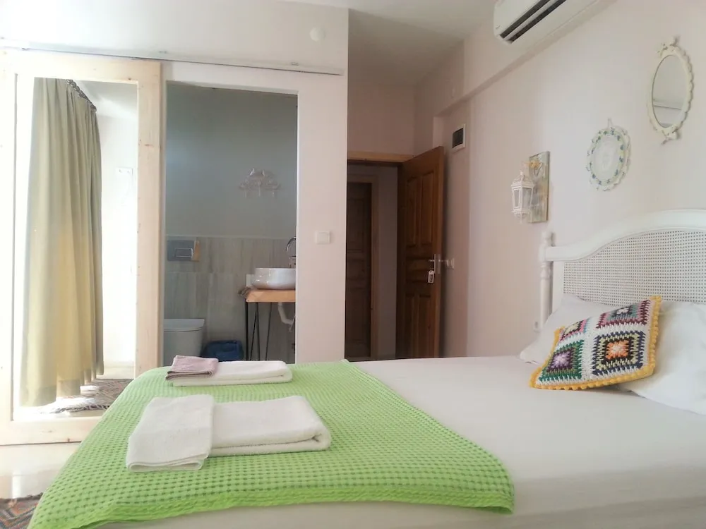 Design Tek Büyük Yataklı Oda, Deniz Manzaralı