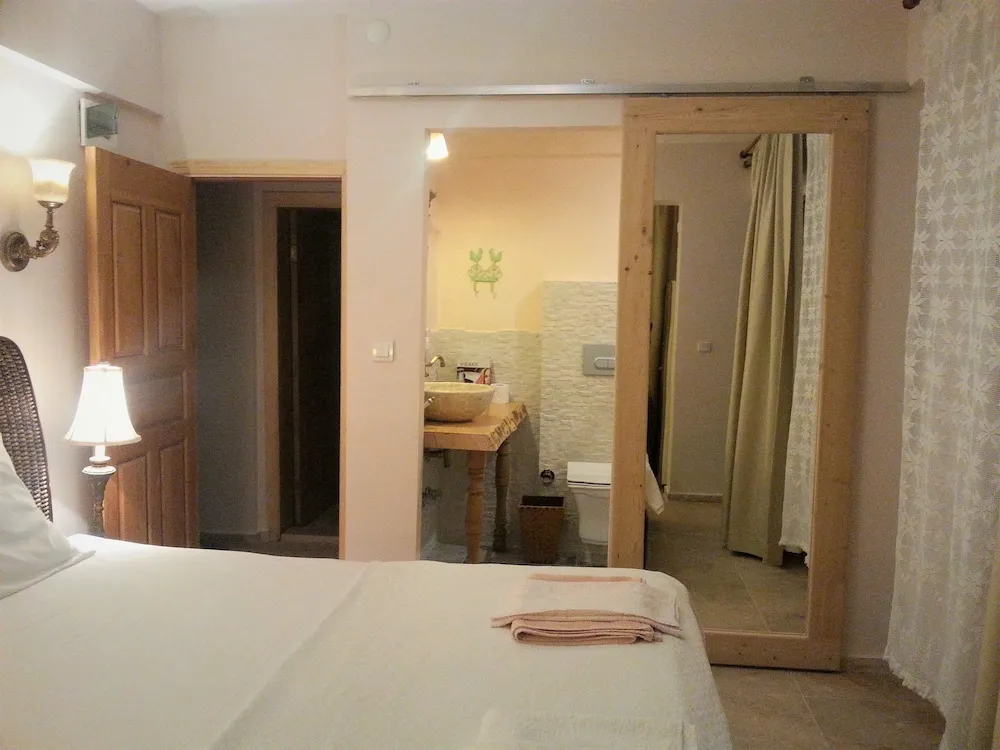 Design Tek Büyük Yataklı Oda, Deniz Manzaralı