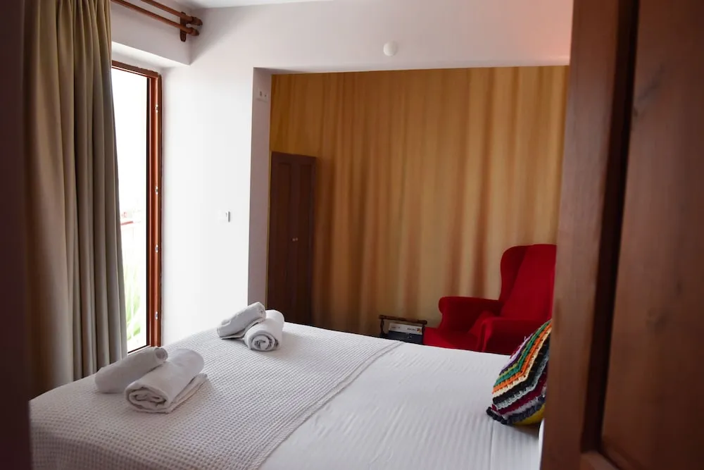 Design Tek Büyük Yataklı Oda, Deniz Manzaralı