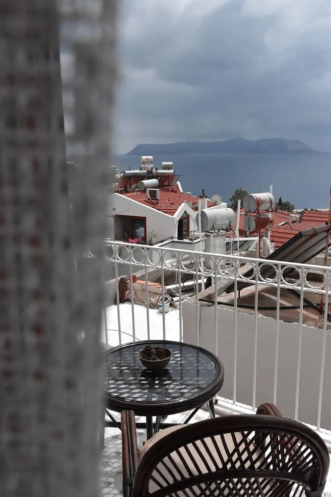 Design Tek Büyük Yataklı Oda, Deniz Manzaralı