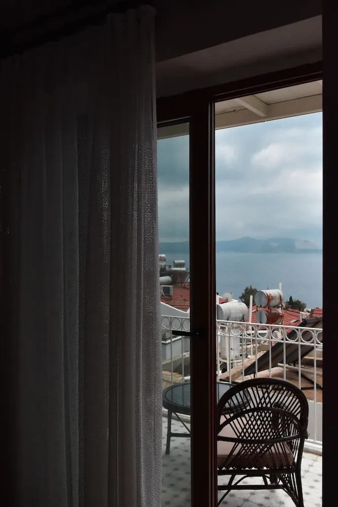 Design Tek Büyük Yataklı Oda, Deniz Manzaralı
