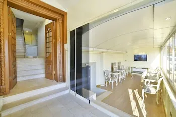 Nayla Palace Hotel