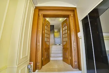 Nayla Palace Hotel