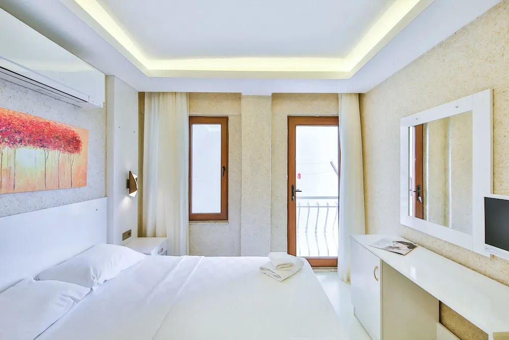 Economy Tek Büyük Yataklı Oda (No Balcony, No View, Facing Wall)