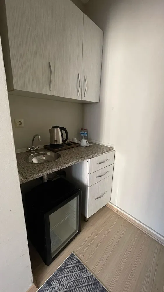 Honeymoon Tek Büyük Yataklı Oda