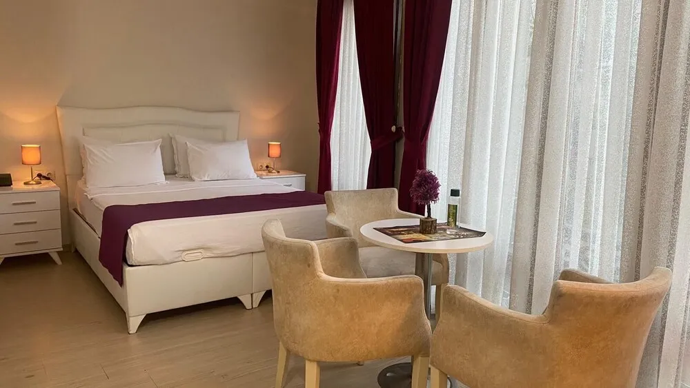 Honeymoon Tek Büyük Yataklı Oda