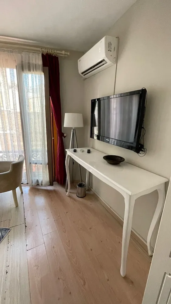 Honeymoon Tek Büyük Yataklı Oda