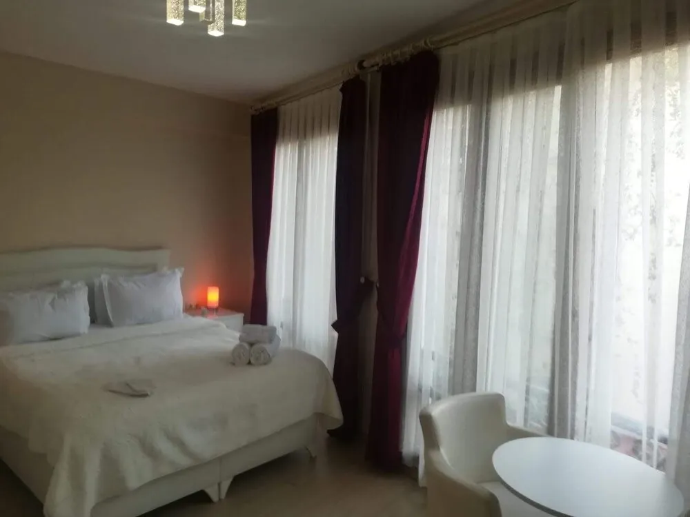 Honeymoon Tek Büyük Yataklı Oda