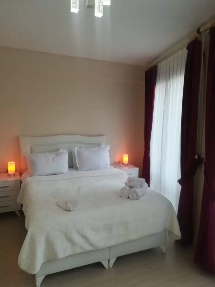 Honeymoon Tek Büyük Yataklı Oda