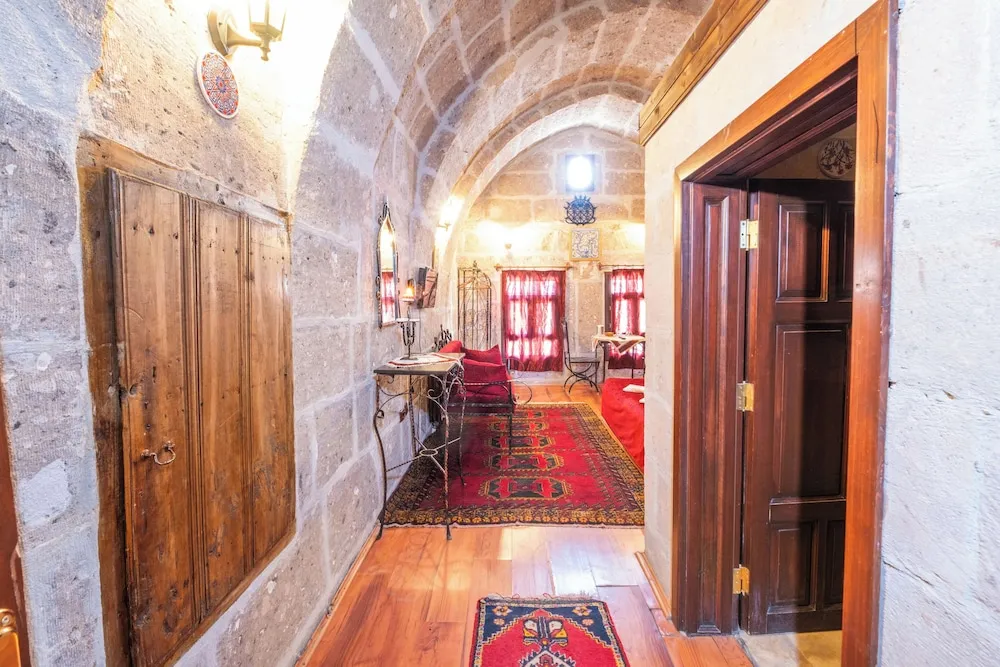 Traditional Üç Kişilik Oda