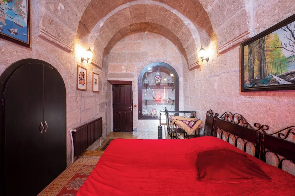 Traditional Üç Kişilik Oda