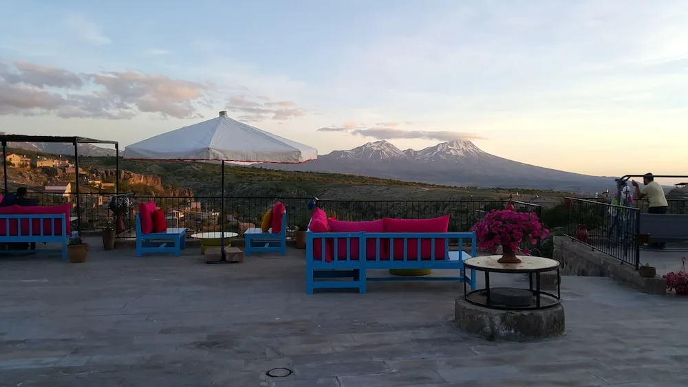 Traditional Üç Kişilik Oda