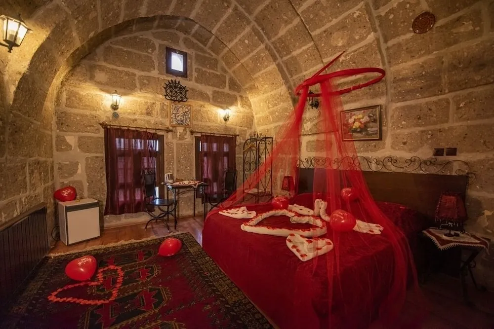 Traditional Üç Kişilik Oda