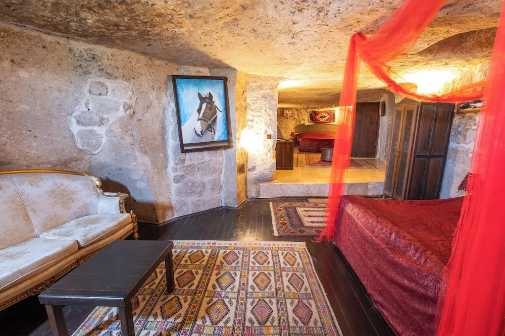 Traditional Üç Kişilik Oda