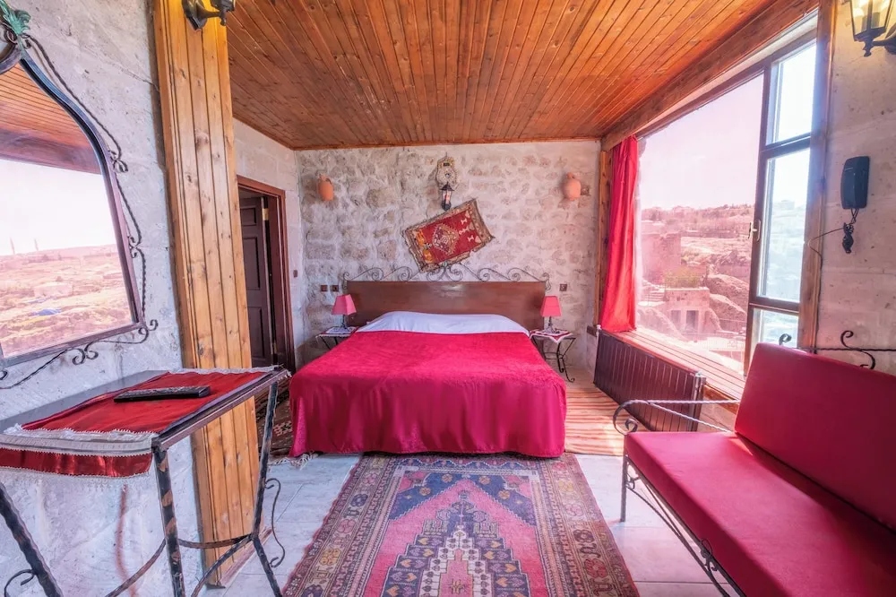 Traditional Büyük Yataklı Tek Kişilik Oda