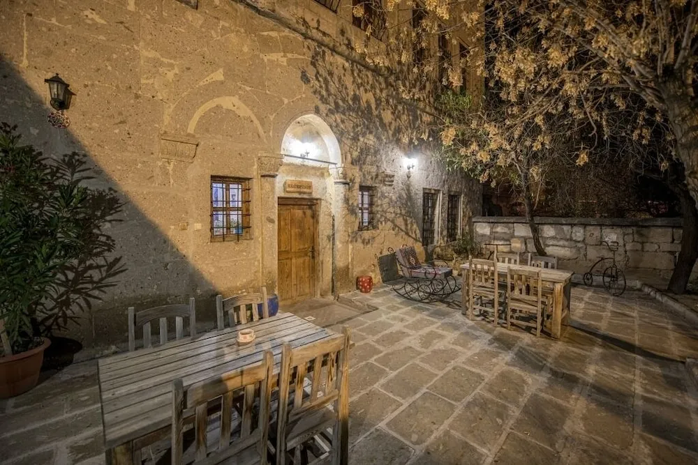 Traditional Büyük Yataklı Tek Kişilik Oda