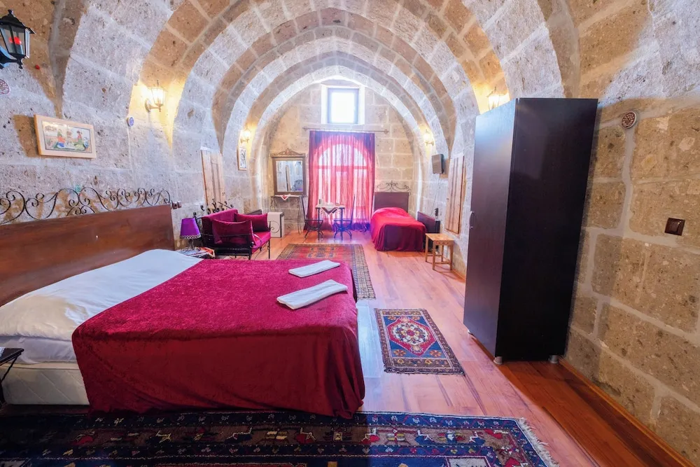 Traditional Büyük Yataklı Tek Kişilik Oda