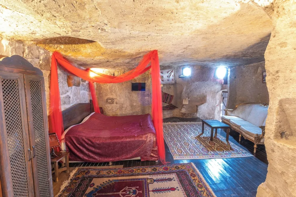 Traditional Büyük Yataklı Tek Kişilik Oda