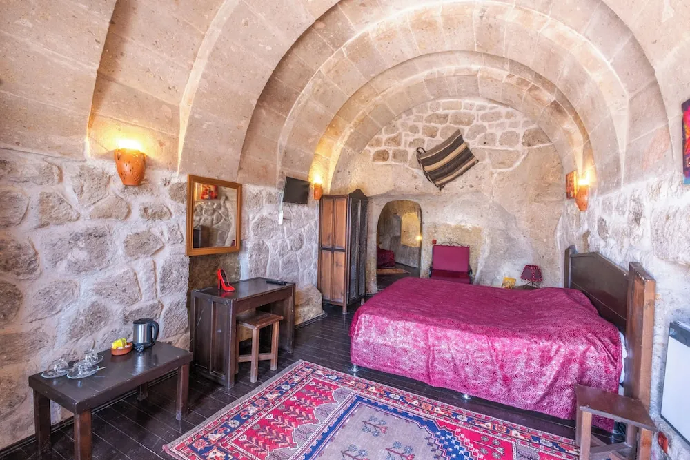 Traditional Büyük Yataklı Tek Kişilik Oda