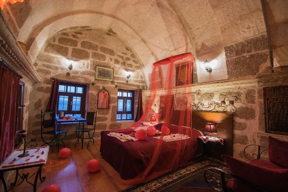 Traditional Büyük Yataklı Tek Kişilik Oda