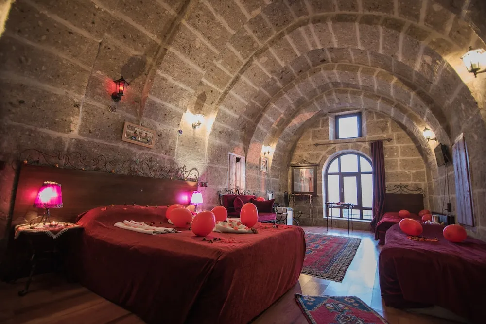 Traditional Büyük Yataklı Tek Kişilik Oda