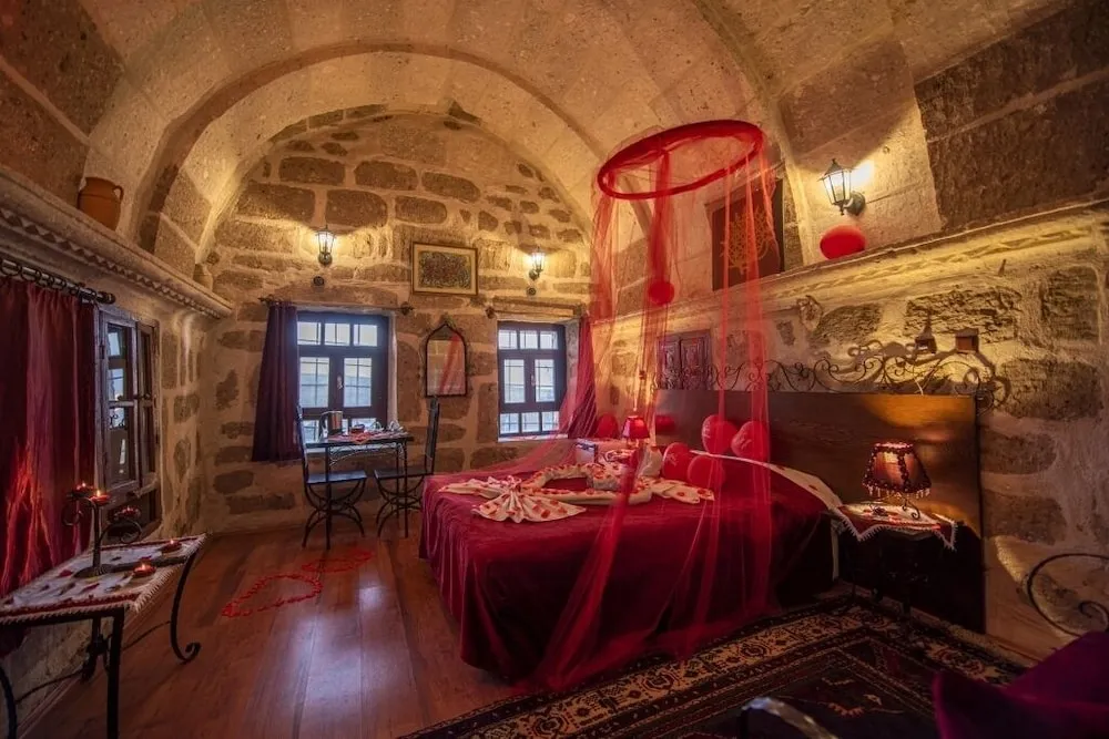 Traditional Büyük Yataklı Tek Kişilik Oda