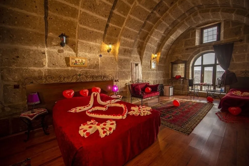 Traditional Büyük Yataklı Tek Kişilik Oda