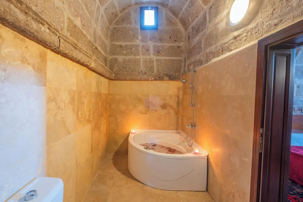 Traditional Büyük Yataklı Tek Kişilik Oda