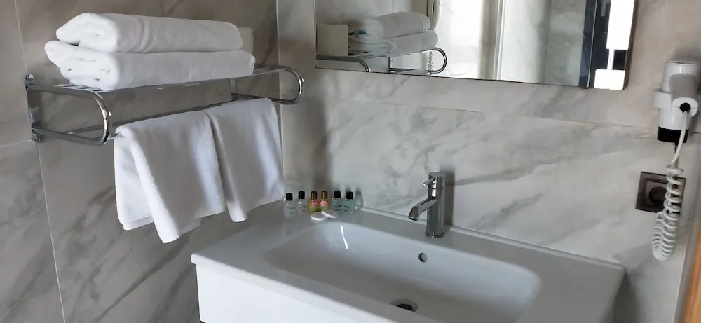 Comfort Üç Kişilik Oda, Birden Çok Yatak, Balkon, Şehir Manzaralı