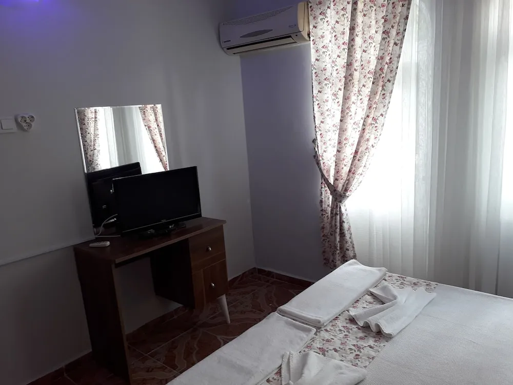 Tek Büyük veya İki Ayrı Yataklı Oda, 1 Yatak Odası