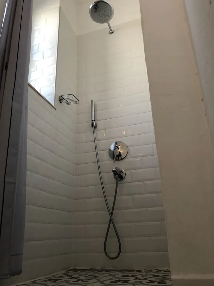 Signature Tek Büyük Yataklı Oda, 1 Büyük (Queen) Boy Yatak ve Çekyat, Balkon, Havuz Manzaralı