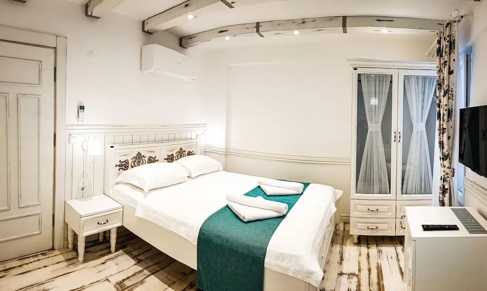 Eonomy Room, Basement
