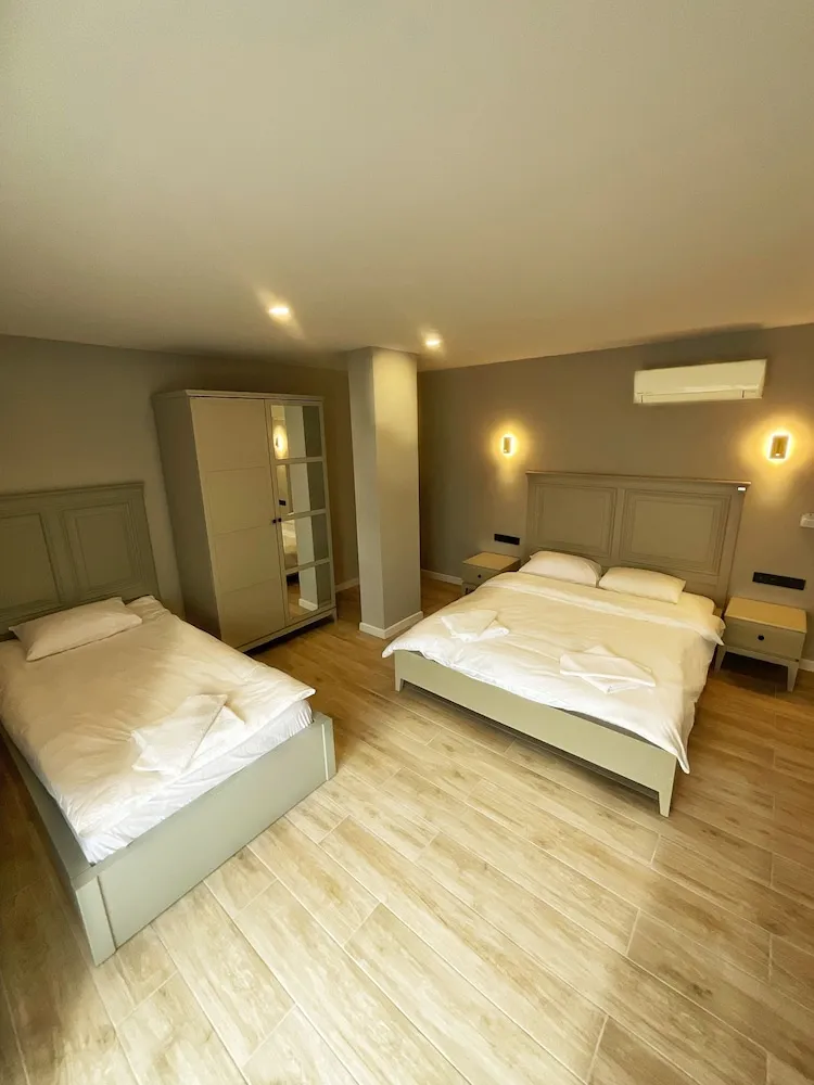 Üç Kişilik Oda
