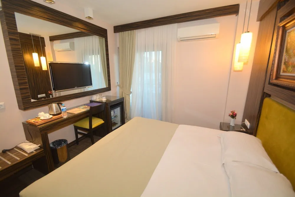 Deluxe Tek Büyük Yataklı Oda
