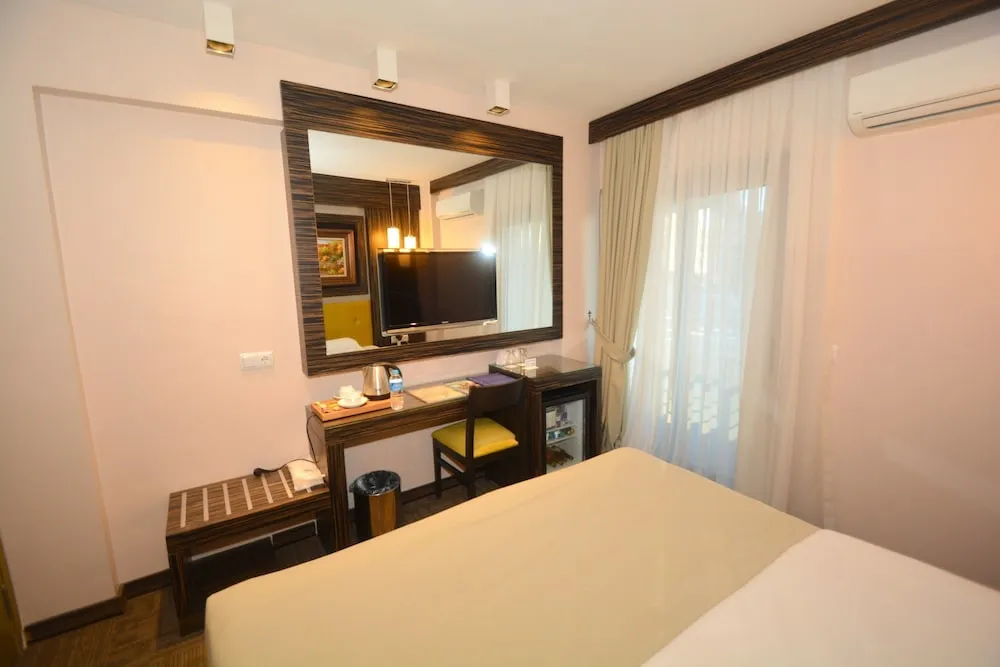 Deluxe Tek Büyük Yataklı Oda