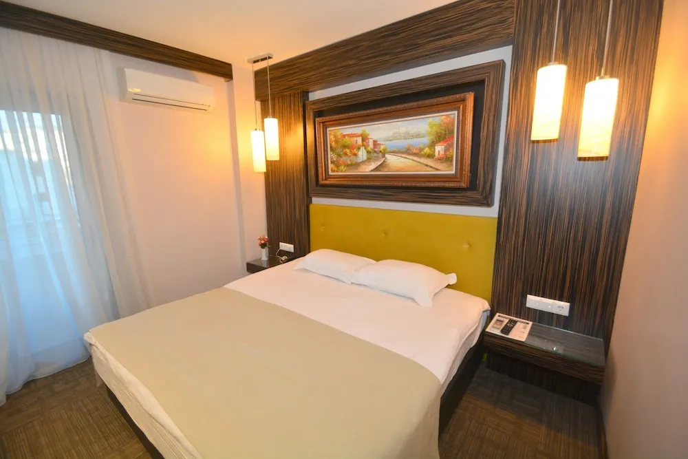 Deluxe Tek Büyük Yataklı Oda