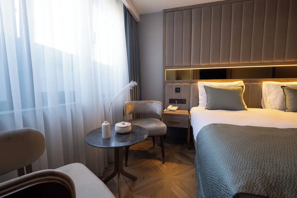 Deluxe Tek Büyük Yataklı Oda