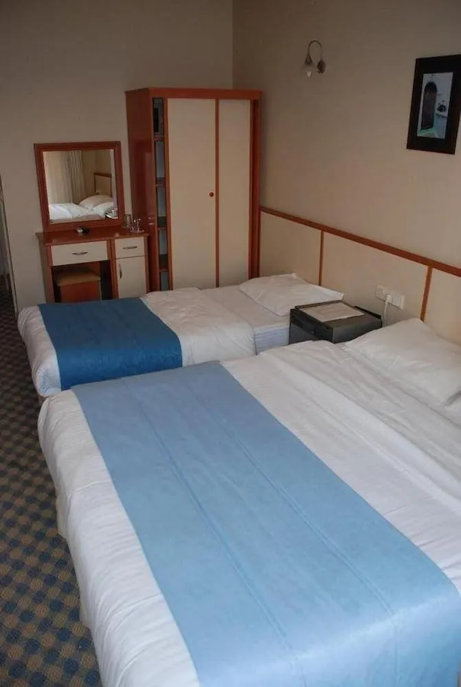 Üç Kişilik Oda, Deniz Manzaralı